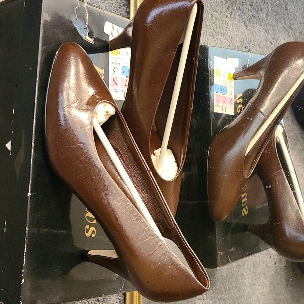Brown Pumps